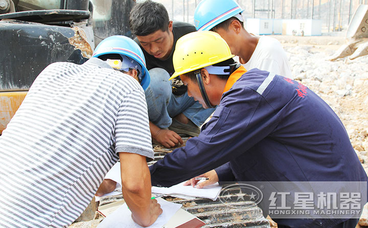 現場為用戶指導安裝細節，以節省占地、環保效能高為主 