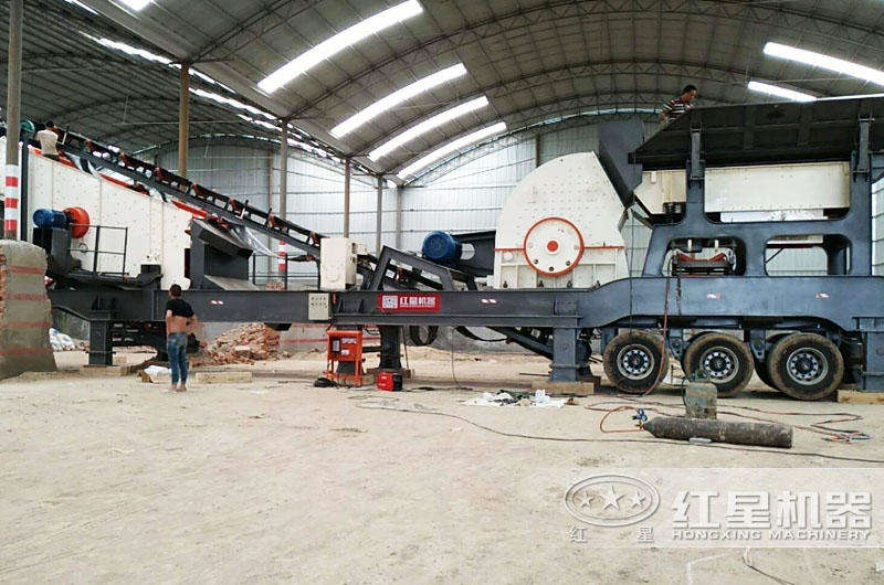 河南室內(nèi)移動重錘式破碎機生產(chǎn)現(xiàn)場 河南室內(nèi)移動重錘式破碎機生產(chǎn)現(xiàn)場