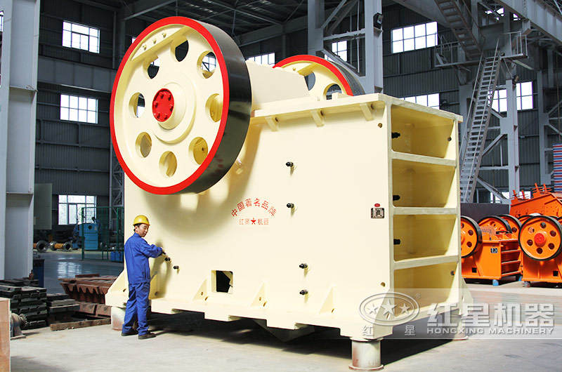 大型顎式破碎機(jī)圖片 大型顎式破碎機(jī)圖片