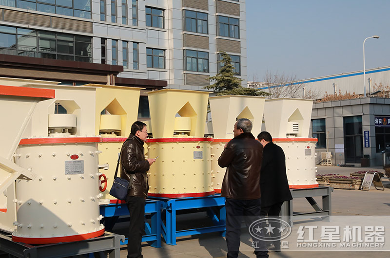 客戶(hù)來(lái)廠考察立式制砂機(jī)設(shè)備