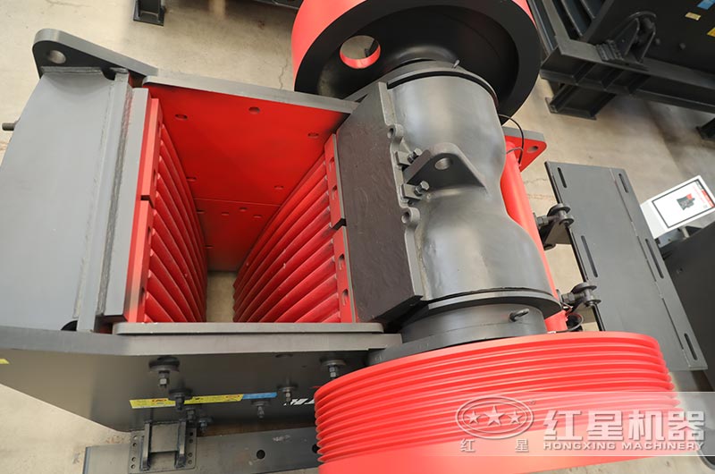 顎式破碎機進料口